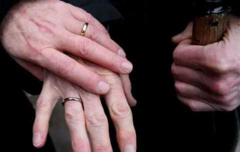 Pareja británica fallece el mismo día después de 77 años de matrimonio