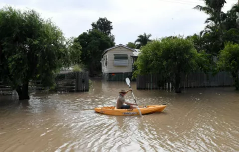 Sacan a miles de personas por fuertes inundaciones Nueva Zelanda