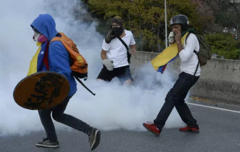 'Cruz Verde', la brigada de primeros auxilios en las protestas contra Maduro