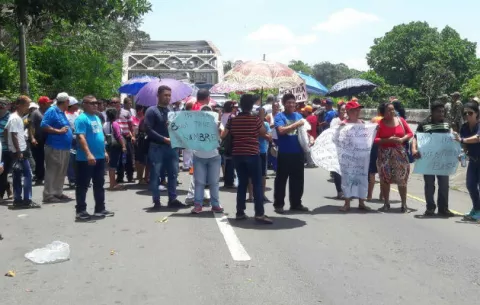 Marchan para exigir al Ejecutivo que ordene enviar contrato con transnacional