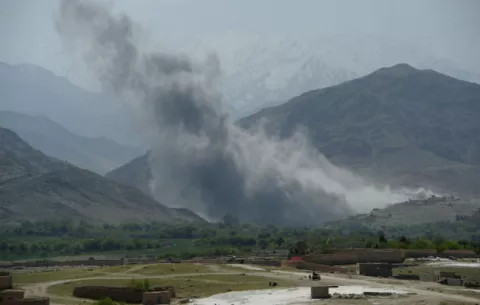 EE.UU. lanza en Afganistán la "madre de todas las bombas" 