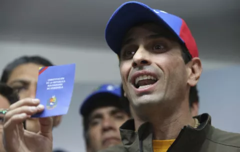 Capriles asegura que ha sido inhabilitado por 15 años