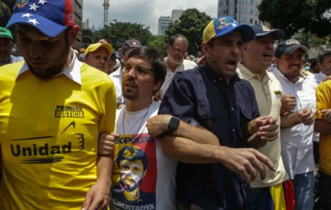 EE.UU. urge a Venezuela a "reconsiderar" la inhabilitación de Capriles