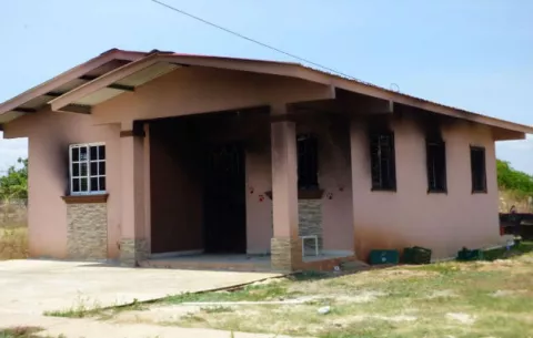 Familia en Monagrillo lo pierde todo tras incendio de su hogar