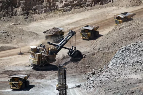 Precio del cobre disminuye 2 % y cierra la semana en 2,56 dólares la libra