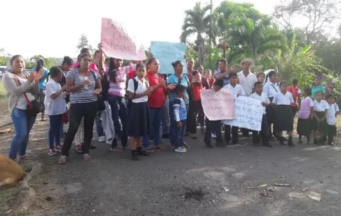 Exigen el nombramiento de dos maestros en La Candelaria de Toabré