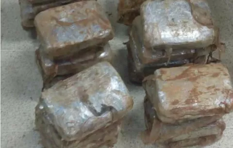 Se pusieron nerviosos, revisan el auto y llevaban 30 paquetes de cocaína 