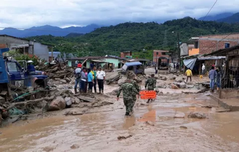 Santos declara emergencia social y económica para atender tragedia de Mocoa
