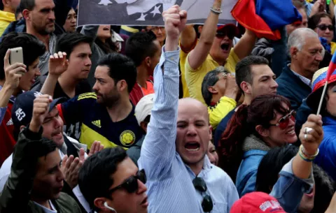 Uribisimo calienta su maquinaria electoral exhibiendo fuerza en las calles