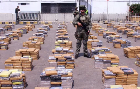 Policía colombiana se incauta de 6.2 toneladas de cocaína destinadas a España