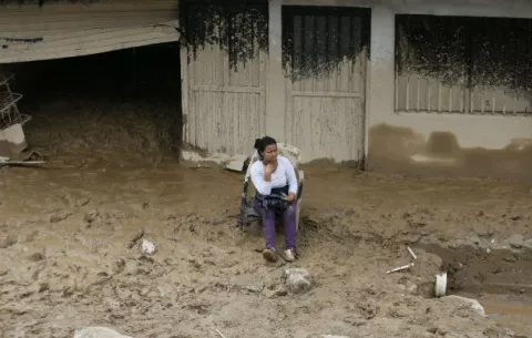 Unas 400 personas buscan por tierra, agua y aire a desaparecidos en Mocoa