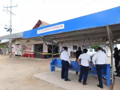 Sujetos armados se roban 2,000 dólares de minisúper en Los Santos
