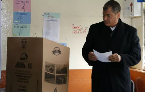 Correa llama a Ecuador a marchar el próximo sábado contra "malos perdedores"