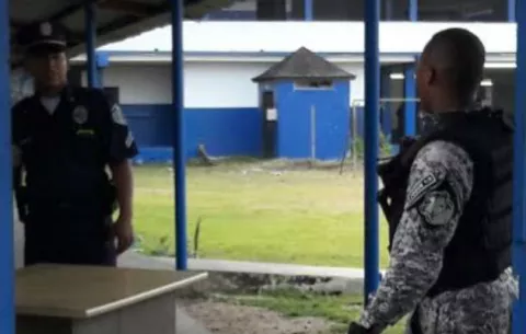 Utilizar portones eléctricos podría disminuir riesgo de meter armas en escuelas