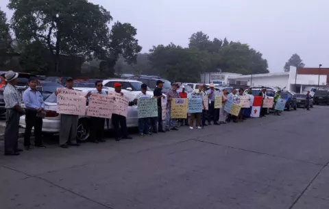Jubilados protestan frente a la CSS en Santiago por falta de medicamentos