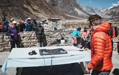 DJ británico ofrecerá un concierto de música electrónica en el Everest
