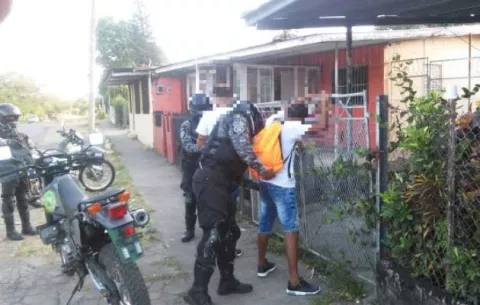 Decomisan dinero falso y aprehenden a dos sujetos en Chiriquí