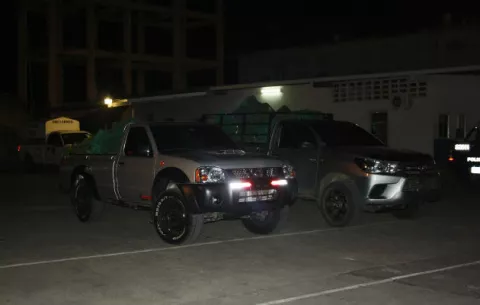 Decomisan droga que llevaban en uno de dos vehículos retenidos en La Chorrera