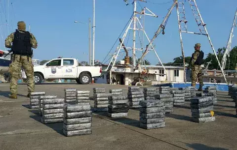 Decomisan cocaína en Guna Yala y retienen a tres colombianos que iban en una lancha 