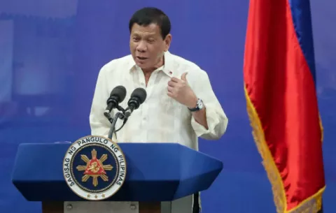 El presidente filipino apuesta por armar a civiles para combatir a yihadistas