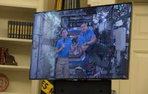 Peggy Whitson es la estadounidense con más tiempo en el espacio 
