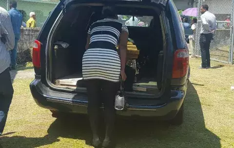 Despiden a Delano que murió por ir en busca de una hamburguesa