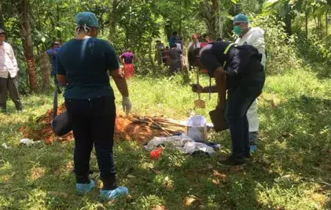 Muerte de infante que cargó Sandra Sandoval fue por neumonía