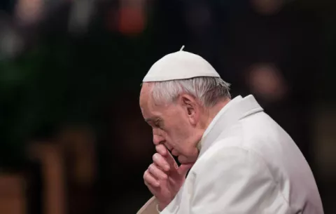 El papa denuncia la "vergüenza" de la destrucción en el mundo tras Vía Crucis
