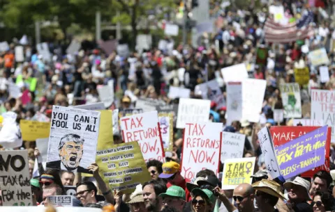 Más de 100 protestas en EE.UU. exigen a Trump que publique sus impuestos