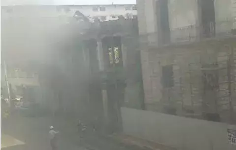 Incendian edificio abandonado en calle 6 Bolívar, en la ciudad de Colón 