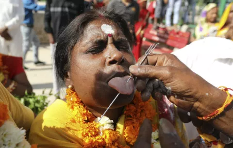Dolor y sangre para regar la fertilidad en la India