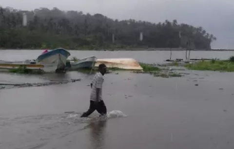 Siete viviendas afectadas por inundación en Miguel de la Borda