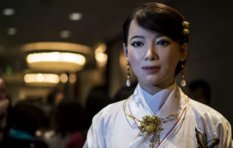 Robot china no dio la talla en entrevista con un medio extranjero