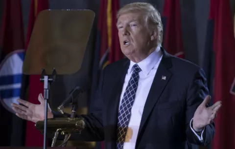 Juez propina nuevo revés a Trump al bloquear orden sobre 'ciudades santuario'