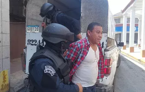 Luis Ladeutt tiene que notificarse cada treinta días, dictamina tribunal