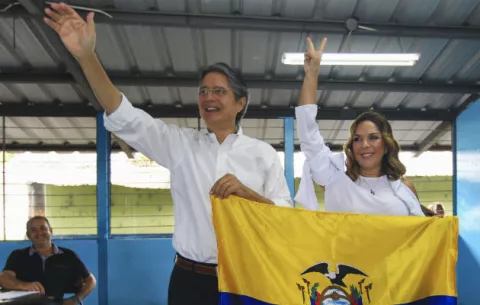 Lasso denuncia "pretensiones de fraude" en Ecuador y habla con OEA