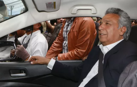 Candidato oficialista dice acatarán "con todo respeto" resultados en Ecuador