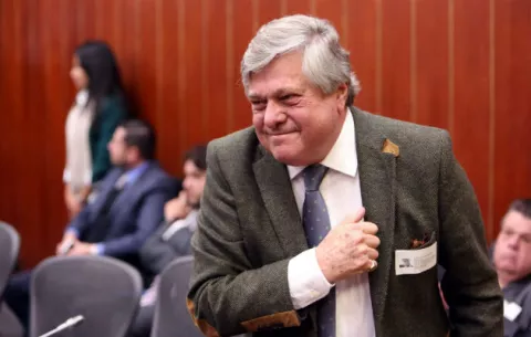 El padre de Lepoldo López denuncia la incomunicación en prisión de su hijo