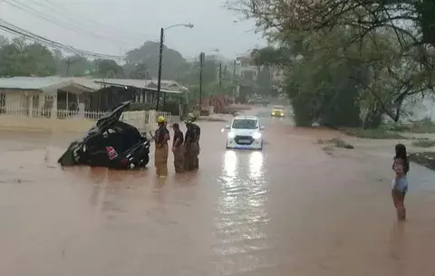 Primer aguacero causa estragos en Chitré