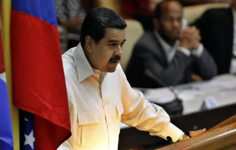Maduro dice que dio un "paso gigante" tras ordenar retiro de Venezuela de la OEA