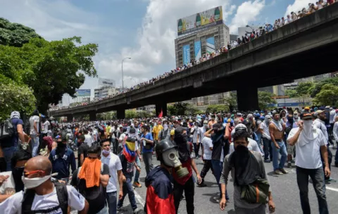  Muere un estudiante en la gran marcha opositora en Venezuela