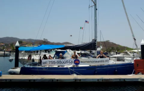 El "barco del aborto" llega a costas del Pacífico mexicano