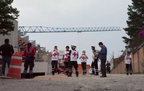 Accidente de construcción deja por lo menos seis muertos en Ciudad de México