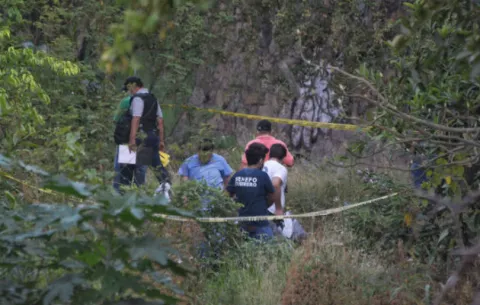 Encuentran siete cuerpos en fosas clandestinas en Acapulco 