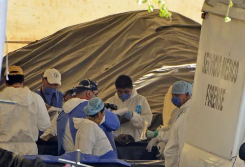 Segunda fase de exhumaciones en fosa mexicana arroja seis nuevos hallazgos