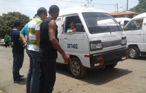Denuncian que están siendo desplazados por vendedores venezolanos