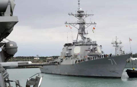 EE.UU. lanza decenas de misiles crucero contra un aeródromo en Siria