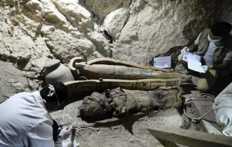 Descubren en Luxor una tumba de un noble faraónico con varias momias