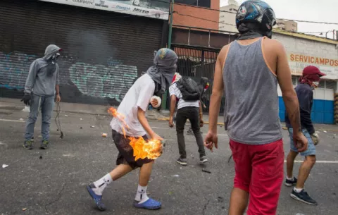 Se eleva a cinco la cifra de muertos por manifestaciones en Venezuela