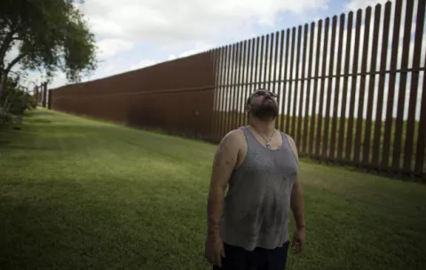 Muro podría dejar estadounidenses en "lado mexicano" 